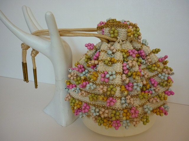 VTG 1930s Crochet Drawstring Bag with pastel wooden beads