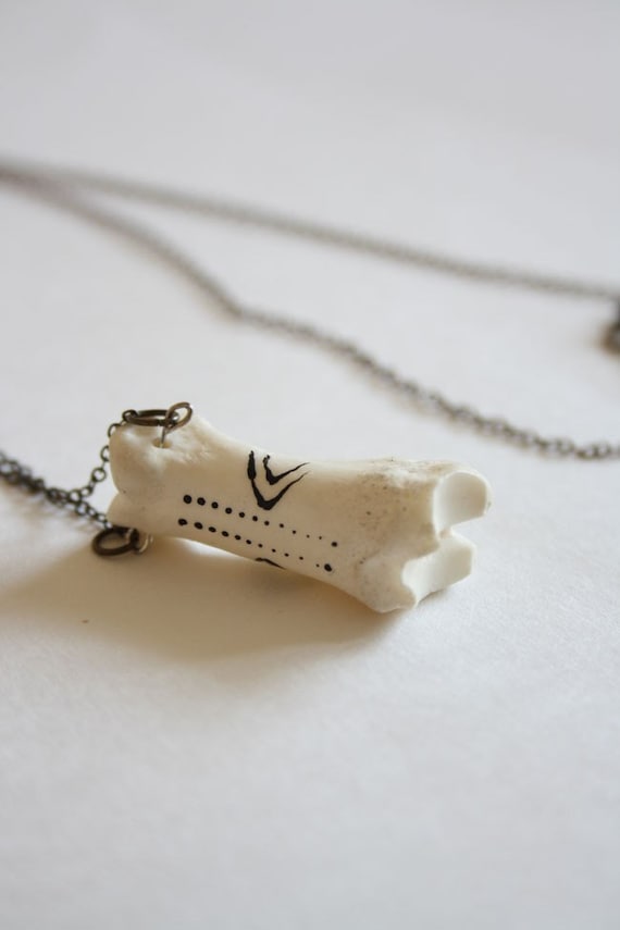Sauniq - tiny tattooed bone necklace