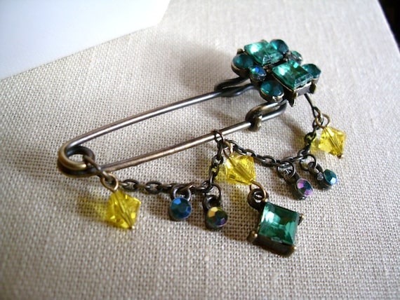 Antiqued Brass Dangle Kilt Pin Hijab Pin in the shade of Green and Yellow