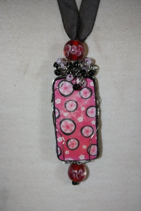 Domino 
Necklace - Pink and Black Floral