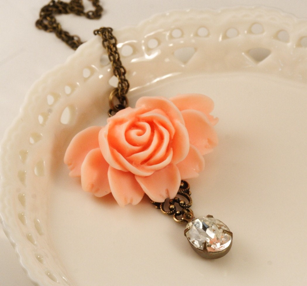 Free Shipping - Peach Vintage Glamour Rose Necklace