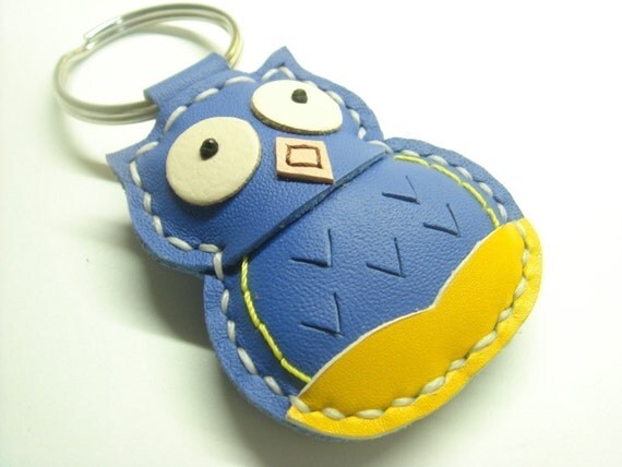 Fiona the Owl Leather Keychain ( Blue )