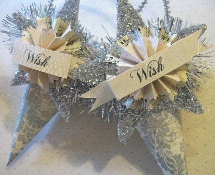 Set of 2 WISH.. JOYEUX NOEL... BELIEVE Tussie Mussie Cones SILVER GLITTER STAR hang tag Shabby Chic French CHRISTMAS decoration Holiday