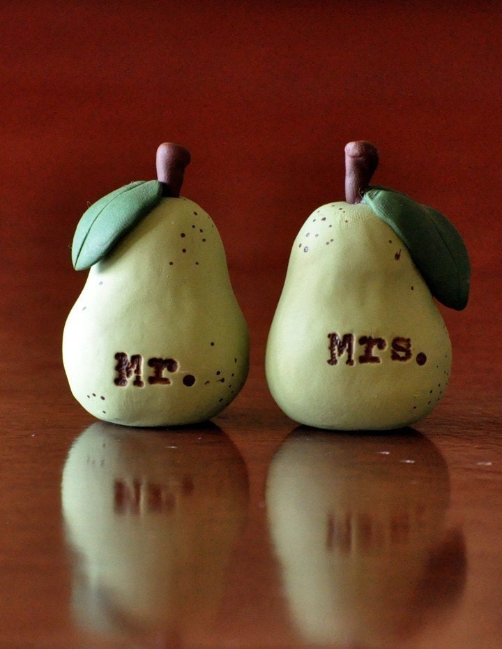 mister and mrs pear wedding centerpieces