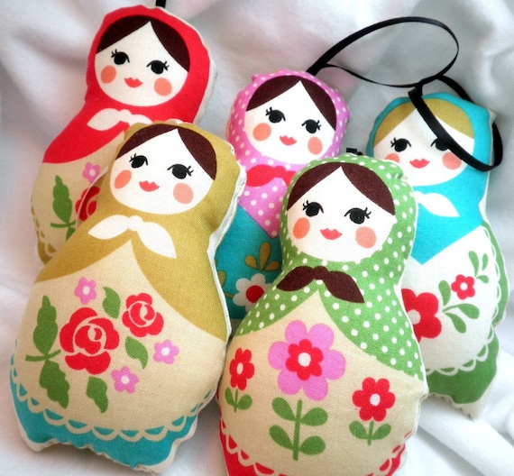 Ornaments - Pastel Beige Classic Stuffed Matryoshka Dolls - Set of 5