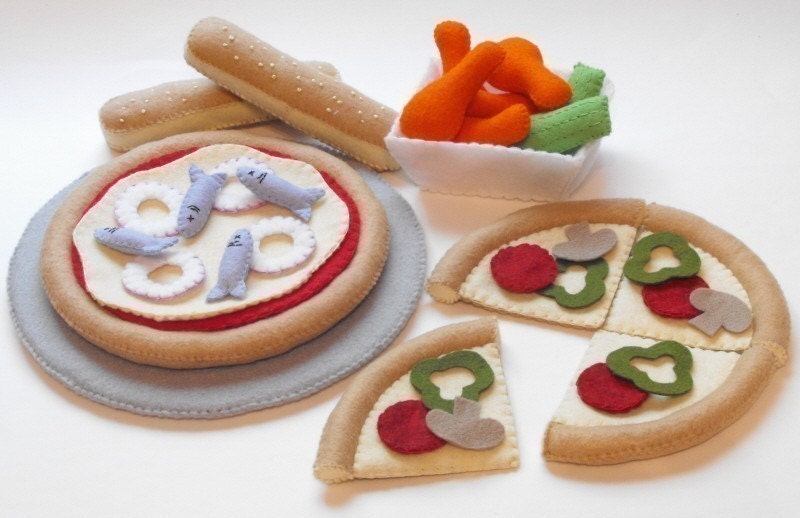 Felt Food PDF Pattern DIY - Pizzeria Fun (Pizza, Slices, Pan, Chicken Wings, Breadsticks and Pizza Toppings)