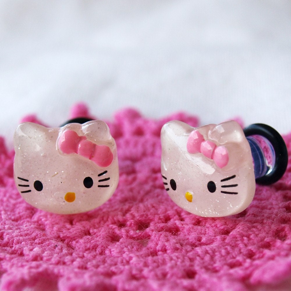 Hello Kitty Gauges For Ears. 2g 6mm Hello Kitty gauge studs
