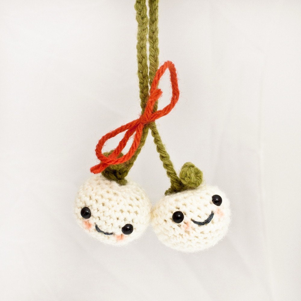 Mistletoe Lovers Christmas Ornament Amigurumi