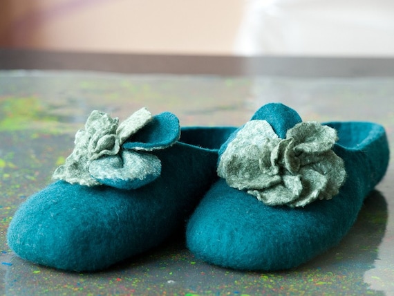 Felted slippers Green Meadow