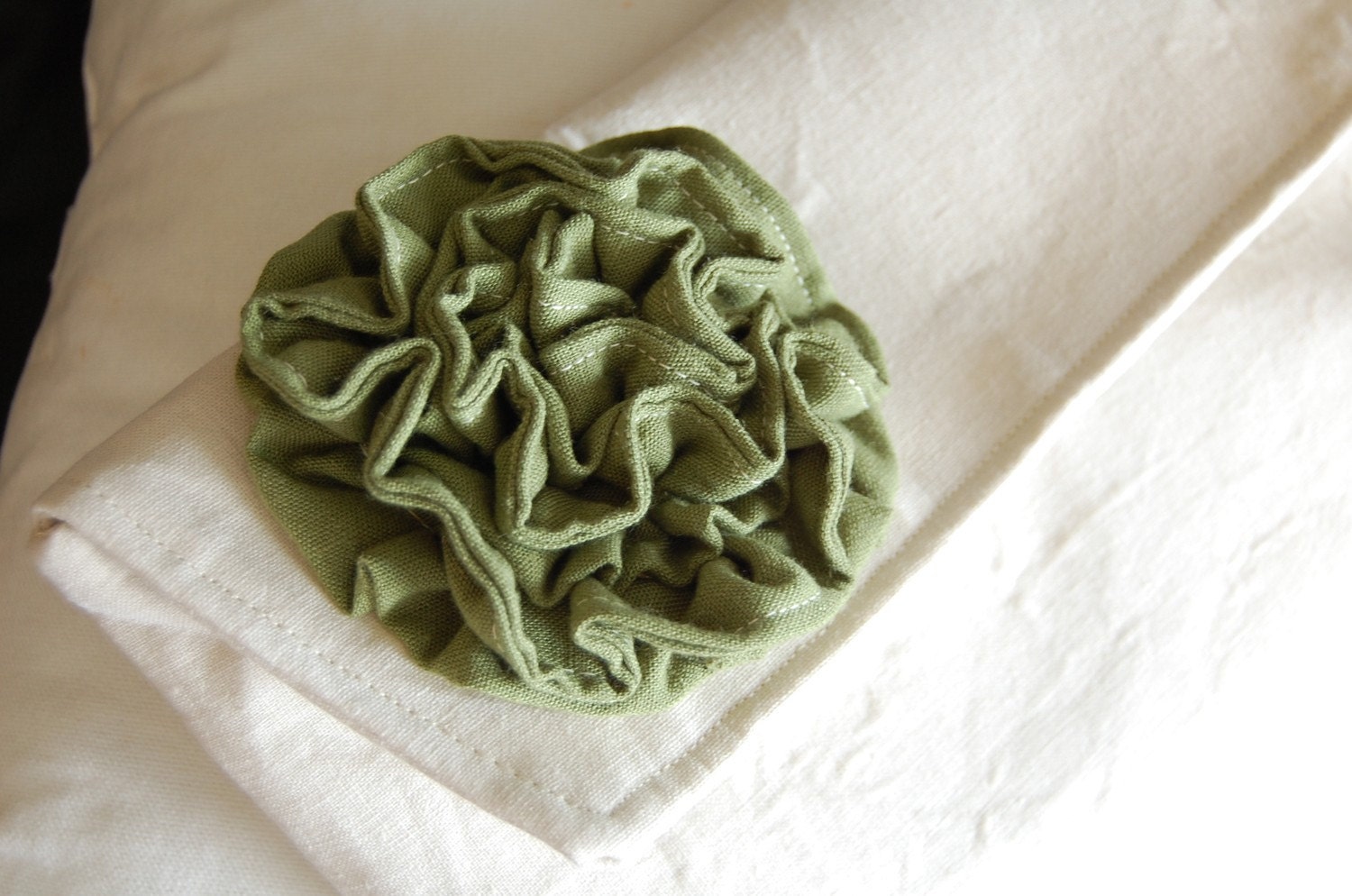 Ruffle Rosette Clutch in Olive Green/Ivory Linen