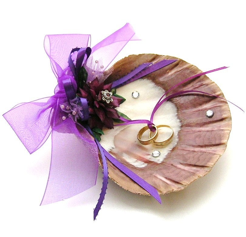 Seashell wedding ring holder