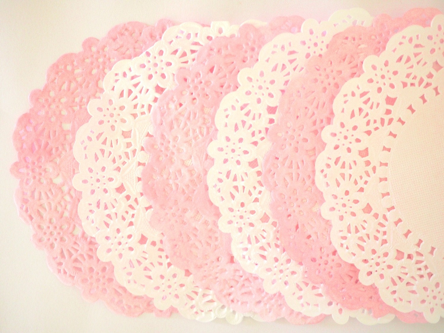 Paper Doilies 20pk - Pink and White