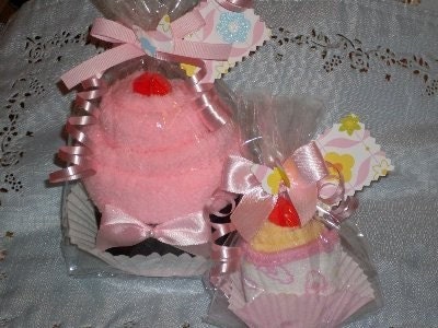 Mommie and Me Spa Slipper Sock Cupcake and Washcloth
Cupcake Gift Set