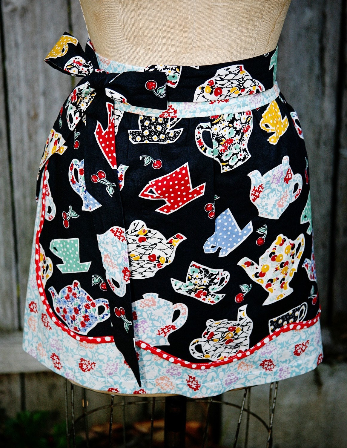 Very Vintage, Scalloped and Layered Apron Pattern