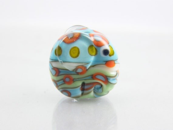 This pretty little Ellie bead measures 20mm x 21mm and has been wound on a 2.4mm mandrel