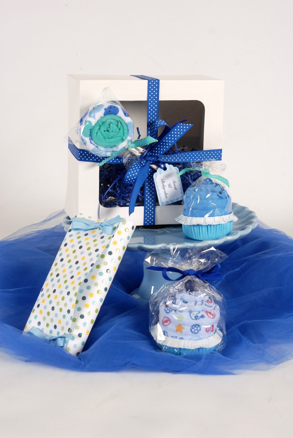 Baby Shower Gift - Sampler Box Cupcake Onesie Gift Set The Riley   baby shower   ایده برای تزیین سیسمونی  نوزاد و فرشته كوچولو جشن سیسمونی یا