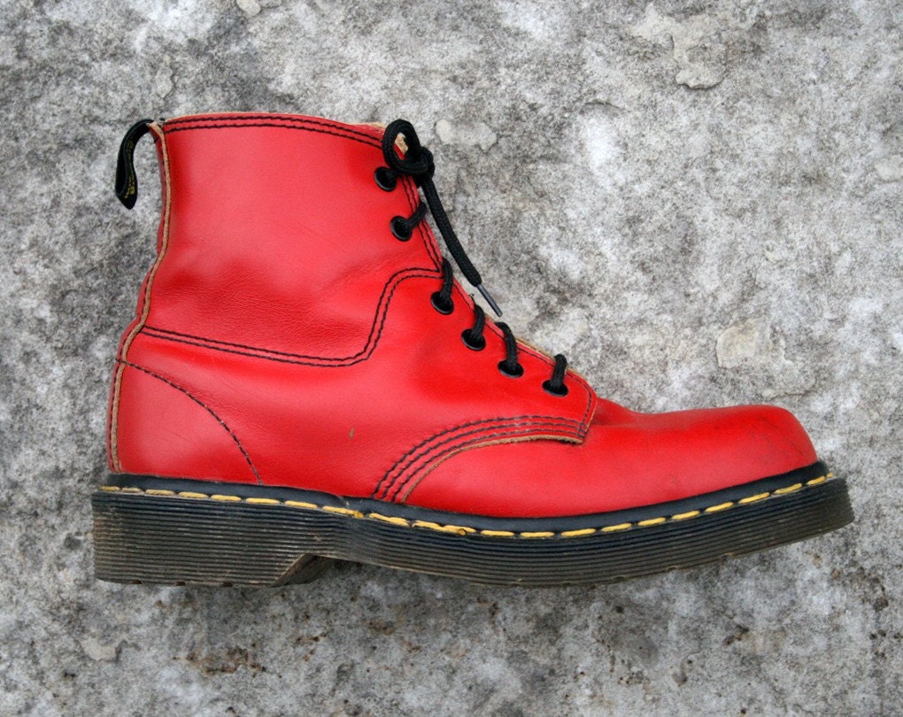 Vintage Air Wair Dr Martens in Cherry Red Leather Womens 7 1/2 UK 5