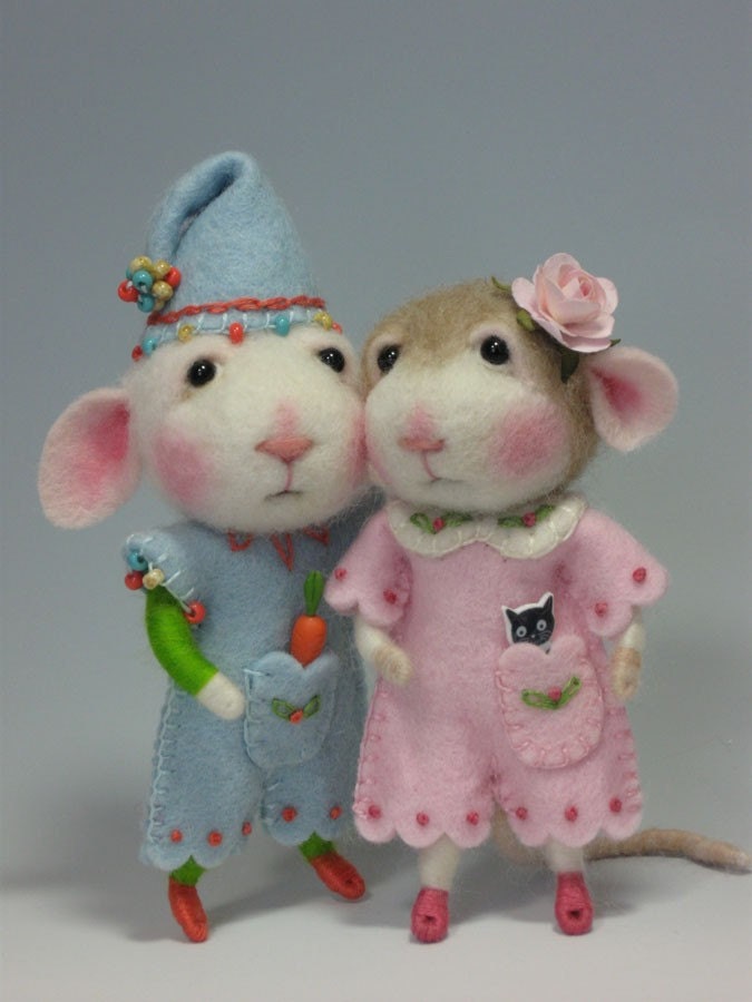 Peanut Bunner and Jilly Sannich Dressed Mouse/Bunny Class Combined Needle Felting CLASS to create BOTH the Bunny and Mouse in PDF files (Kits available and sold separately)