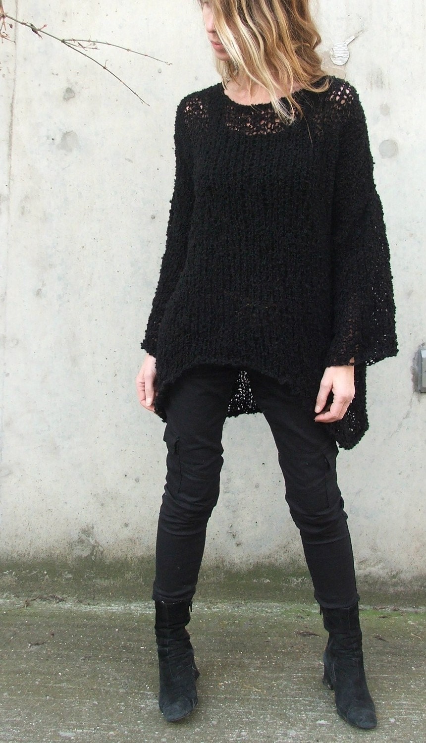 The iLE AiYE warm comfy sweater in Black