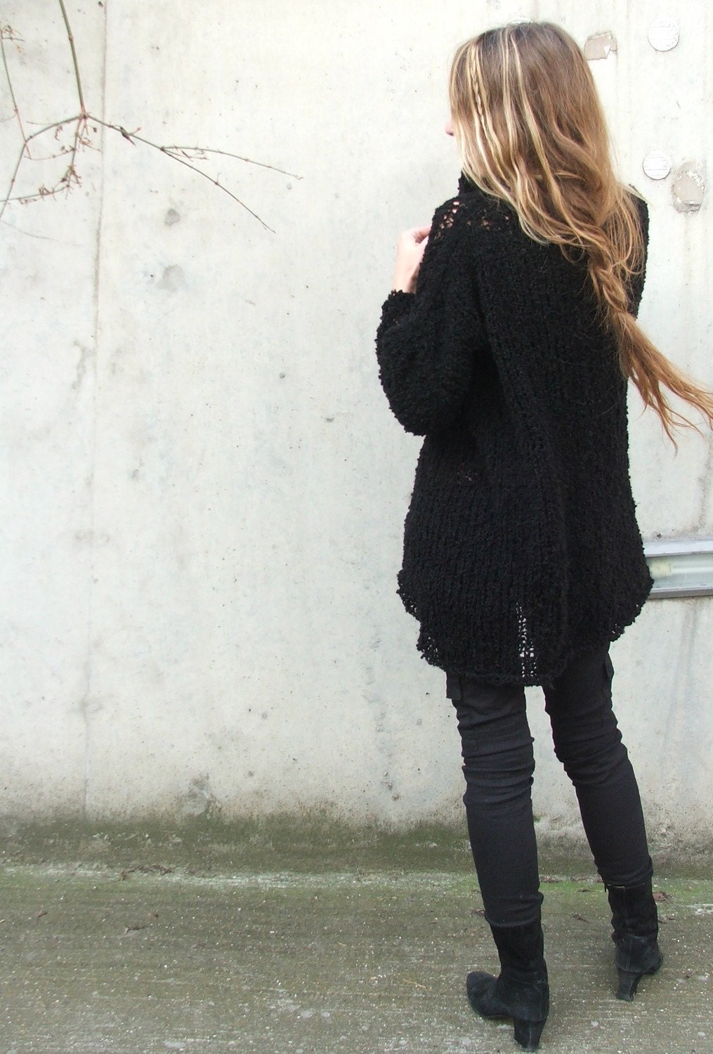 The iLE AiYE warm comfy sweater in Black