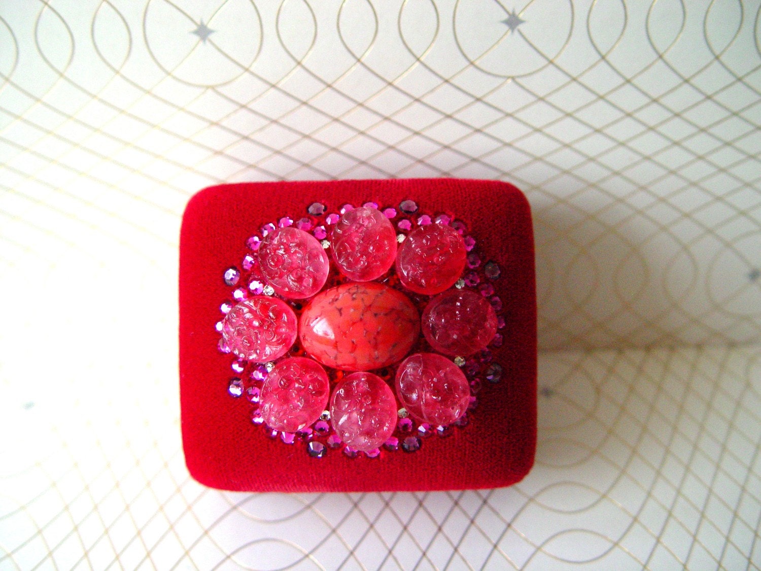 Scarlett Laurels - Ring Pillow Box vintage pink, red, purple, orange, magenta Swarovski crystal