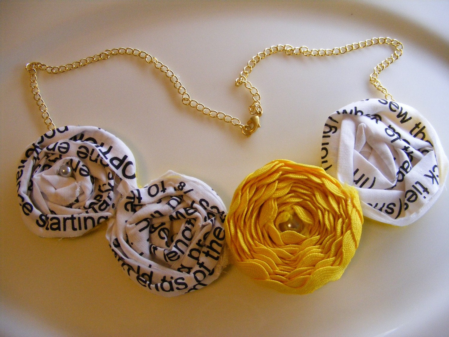 Words Move Me Rosette Necklace