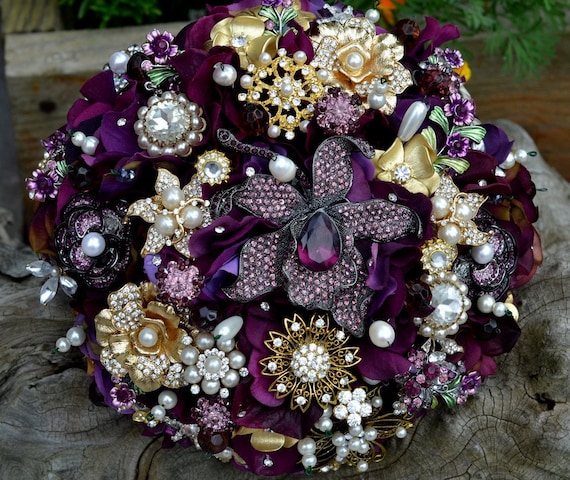Brooch bouquet for weddingwhich to choose Or go back to fresh