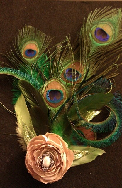 Hollywood Glam, Peacock feather bridal fascinator, 1920s flapper girl, pearl accent, OOAK, Wedding Feather fascinator