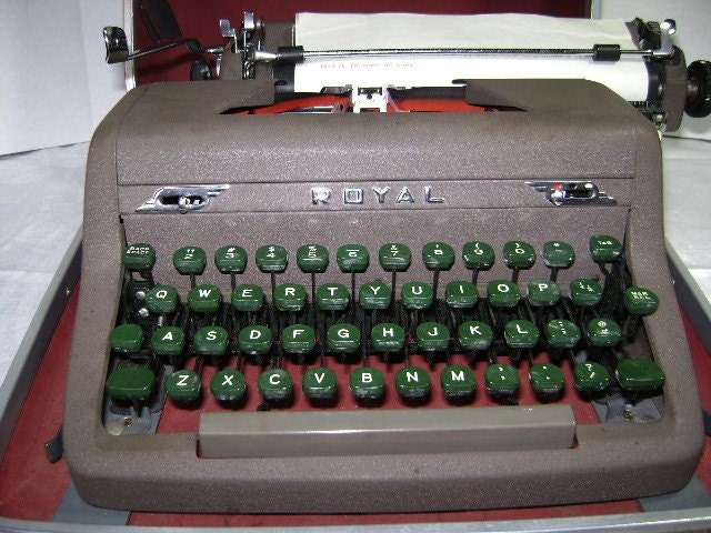 Royal Typewriter, Quiet DeLuxe, GREEN KEYS, Chrome Accents, Tk Tk Tk Tk Tk DING