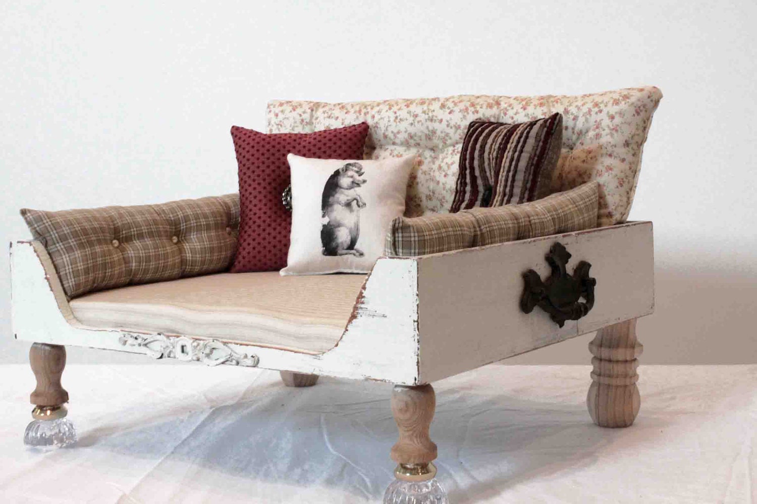 Luxury Pet Loungers, dog bed, cat bed