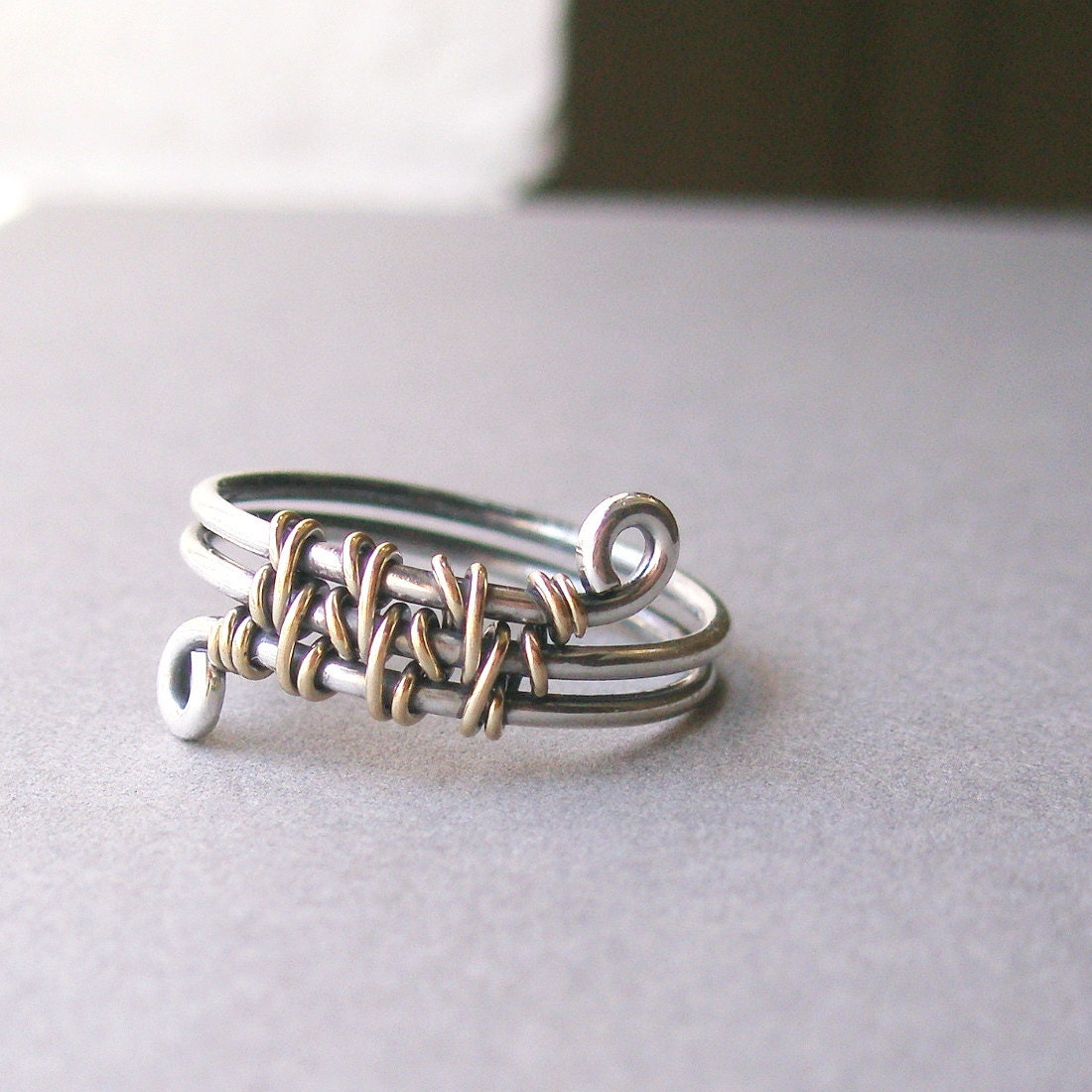 interwoven ring - (U.S. size 9.25) - sterling silver and 12K gold fill
