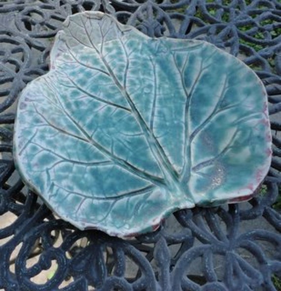 Mossy green Pottery Rhubarb leaf plate
