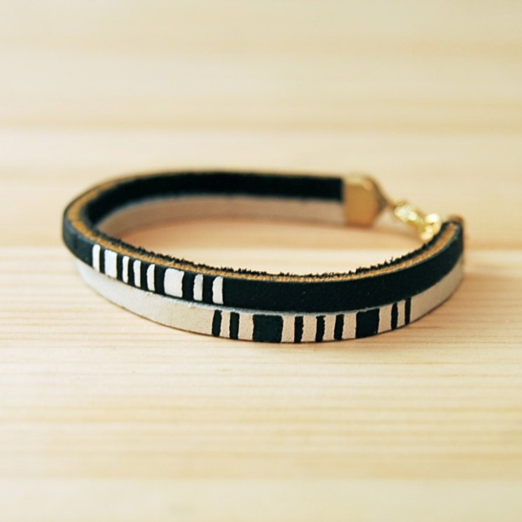 Pecos Handpainted Leather Bracelet: Black & White