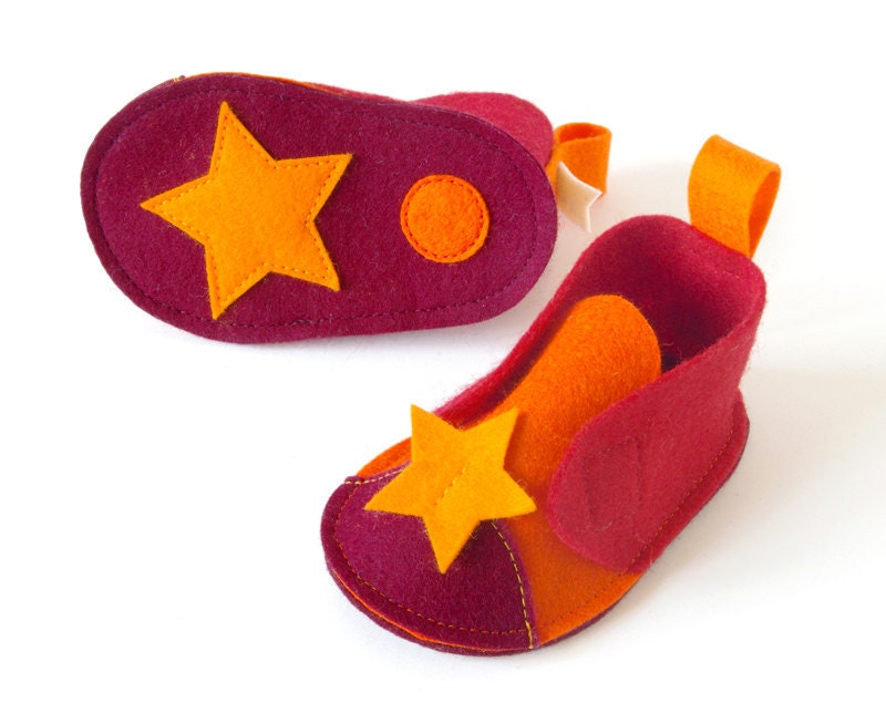 Baby booties Orange & Red Pepe with stars - soft sole baby shoes mango, red, orange, bordeaux pure wool felt