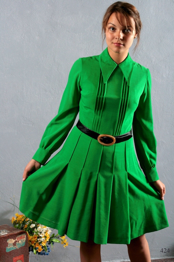 Vintage 60s   JADE or absinthe GREEN very vintage long sleeve PARISIAN lined dress, size Small/ Medium