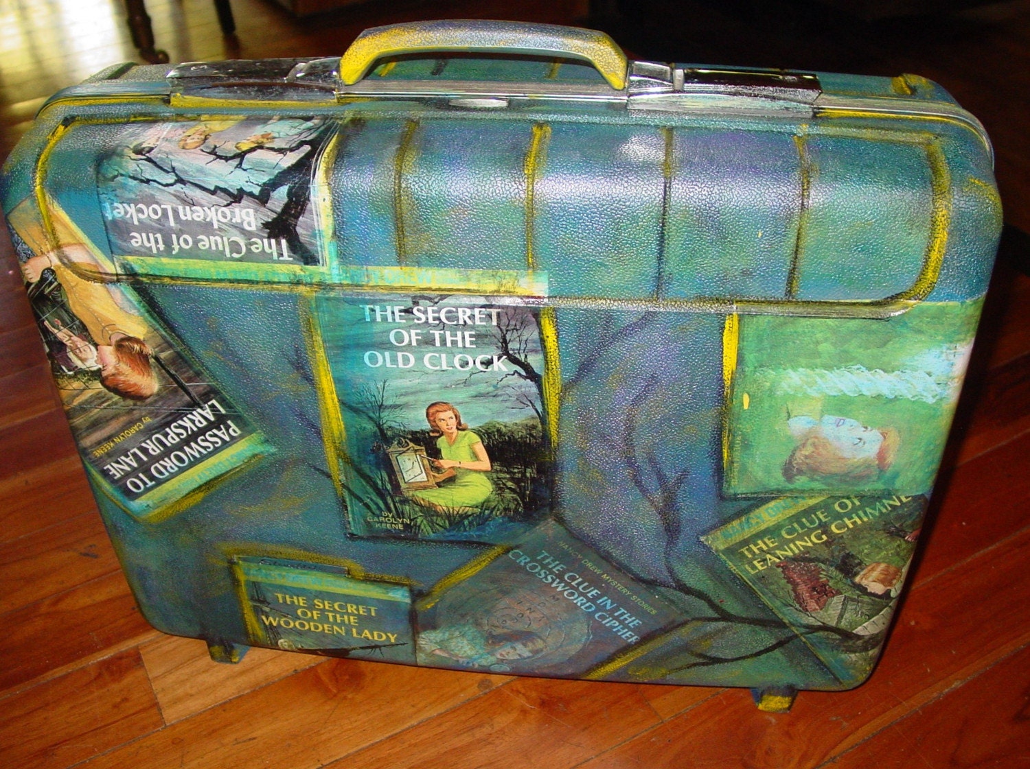 recycled NANCY DREW suitcase by C. Reinke The secret in the clock