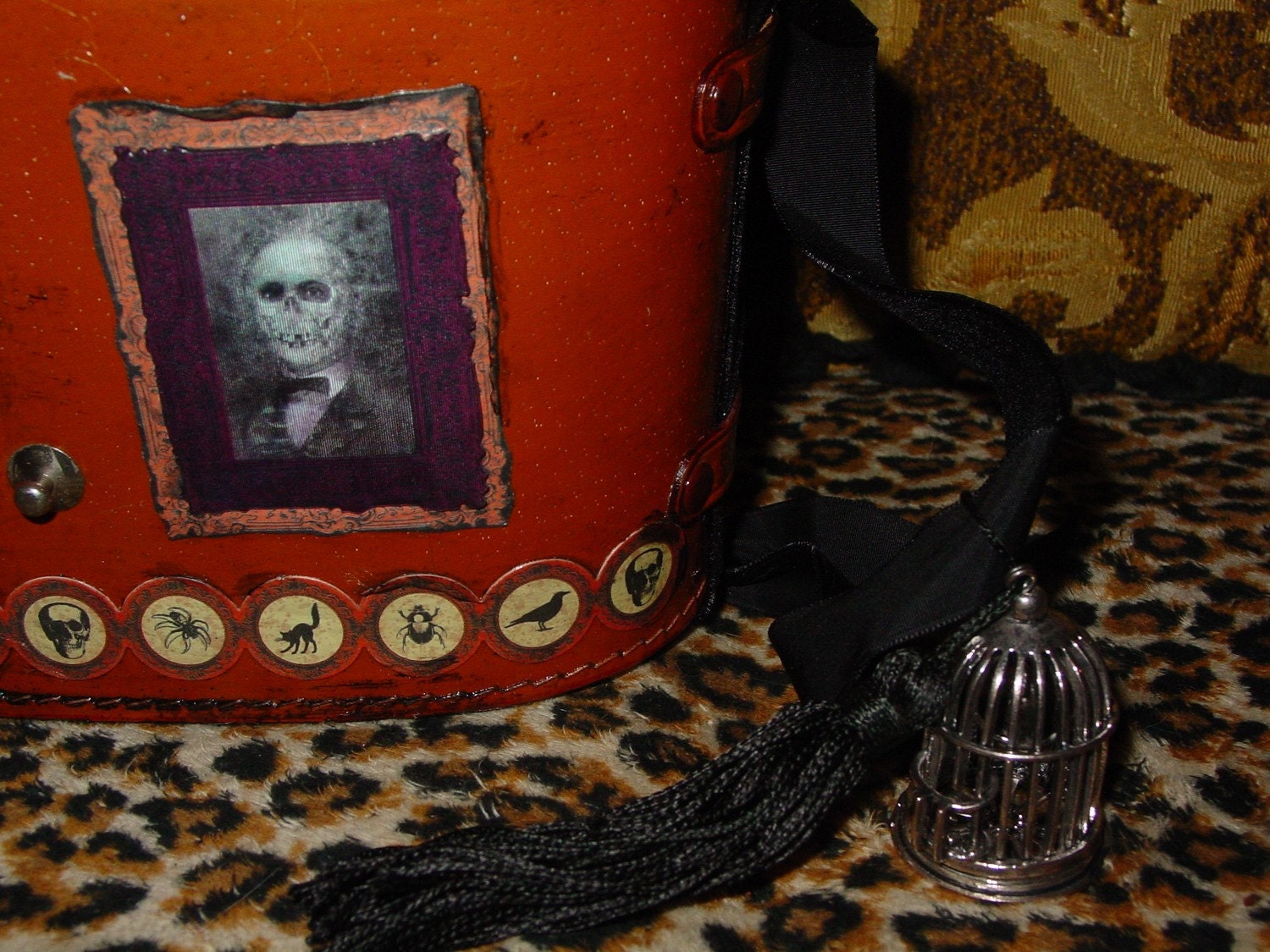 HALLOWEEN Gothic  vintage purse by  C. Reinke with holograph  and other spooky portrait  great TAROT CASE