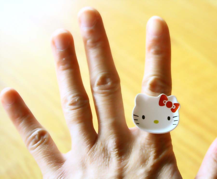 Hello Kitty plate ring