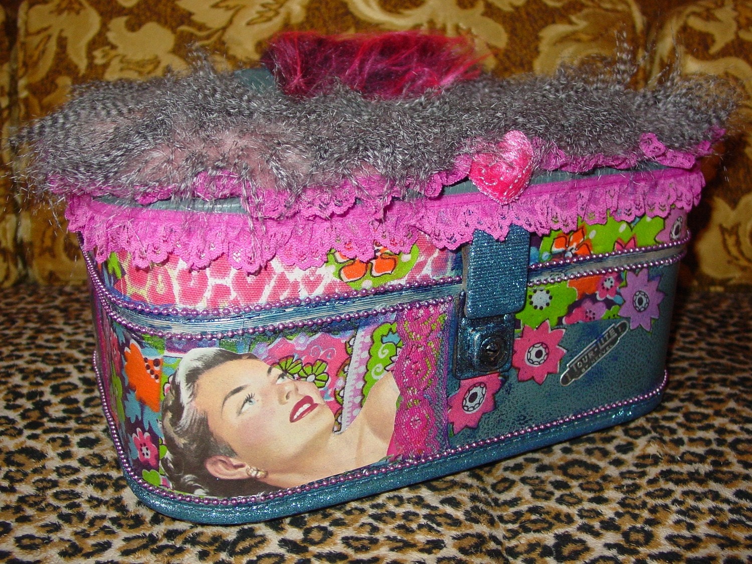 FUNKY recycled   groovy retro 60s style train makeup case  Tour Lite  by Neevel