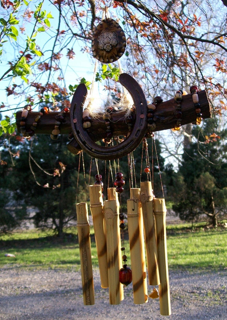 Red Jade Scented Horseshoe Wind Chime