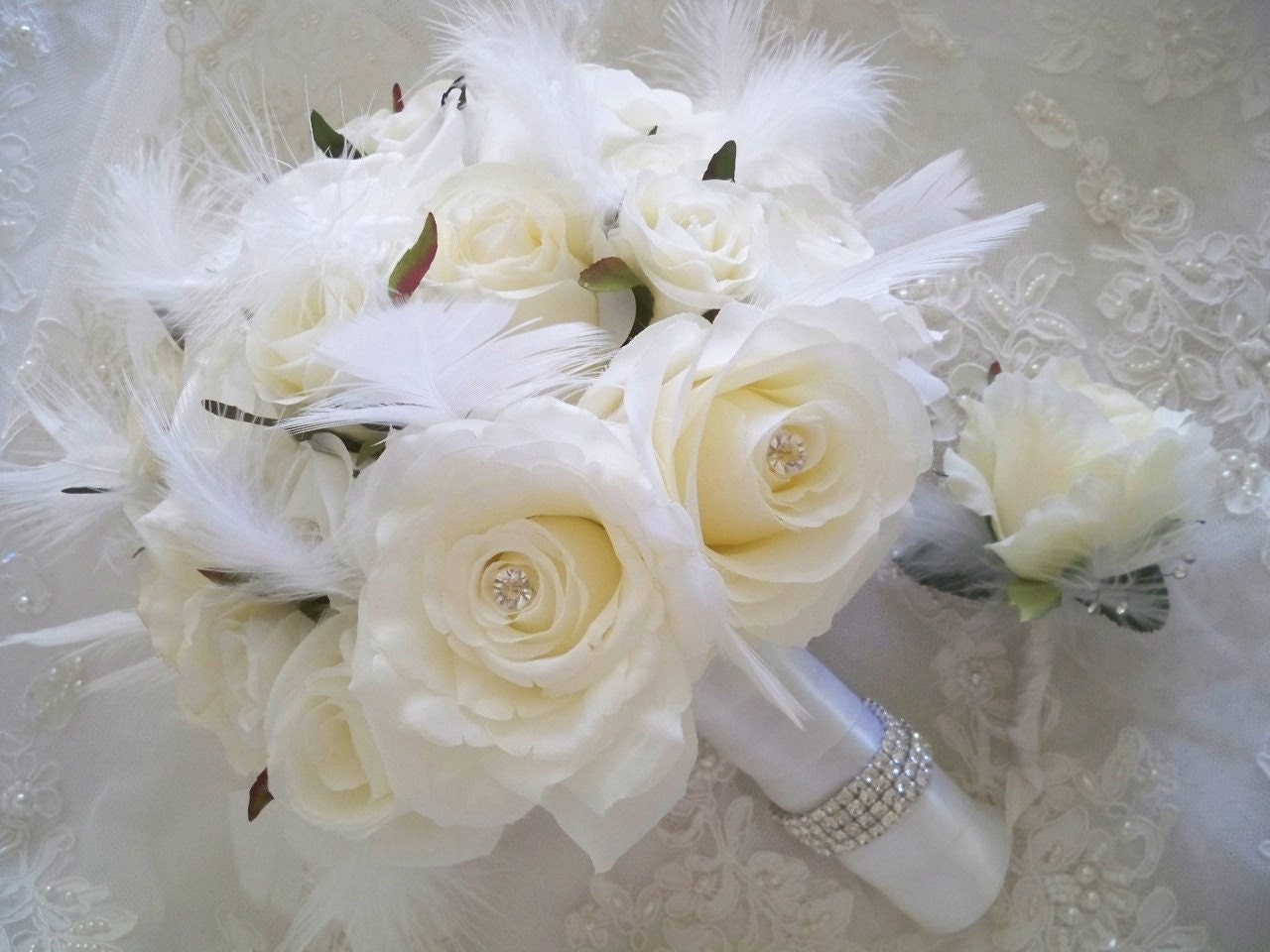 white winter wedding bouquets