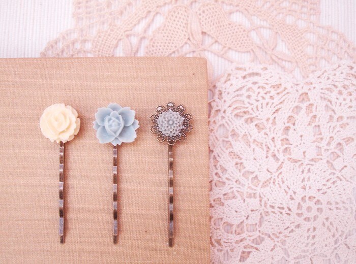 snow(ed) - lovely vintage floral filigree hair pin set.