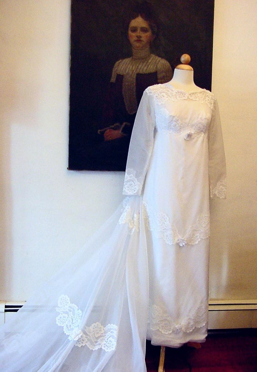 Wedding Gown 1960s PETITE