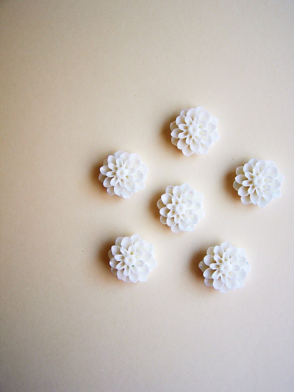 Cream white Dahlia flower resin Vintage style Cabochons - for craft and jewelry supply, millinery, decoration, holiday