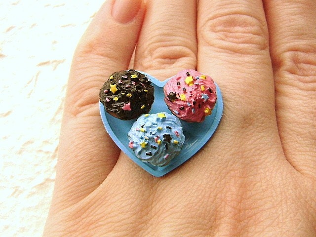 Cupcakes On A Heart Plate Ring