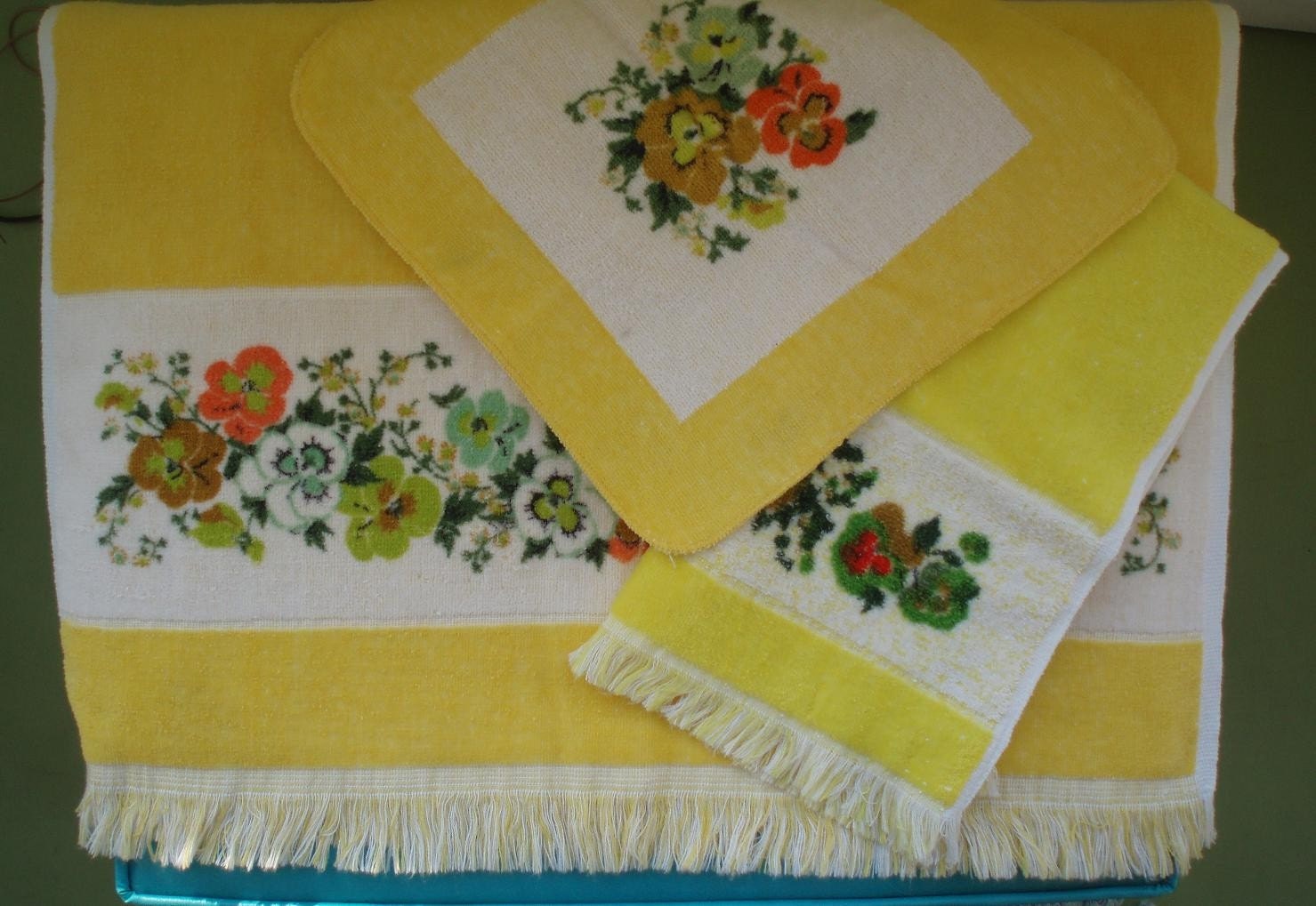 even your bathroom can be bursting with vintage yellow goodness with these like new towels!