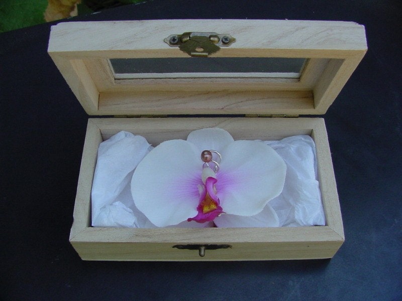 Gift Box for a Lotus CLip - non pierced clitoral hood adornment
