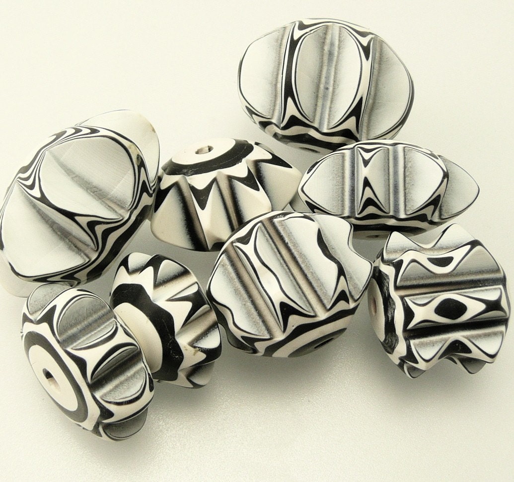 Black and White Extruded Beads (8)