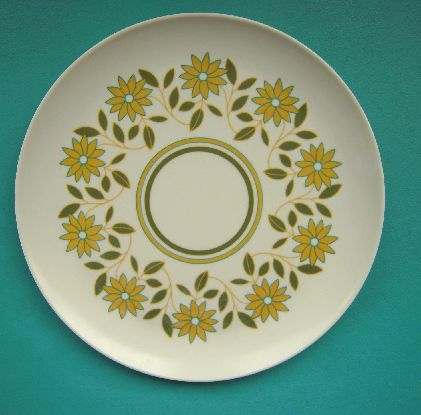 adorable melmac plates, perfect for a summer table setting!