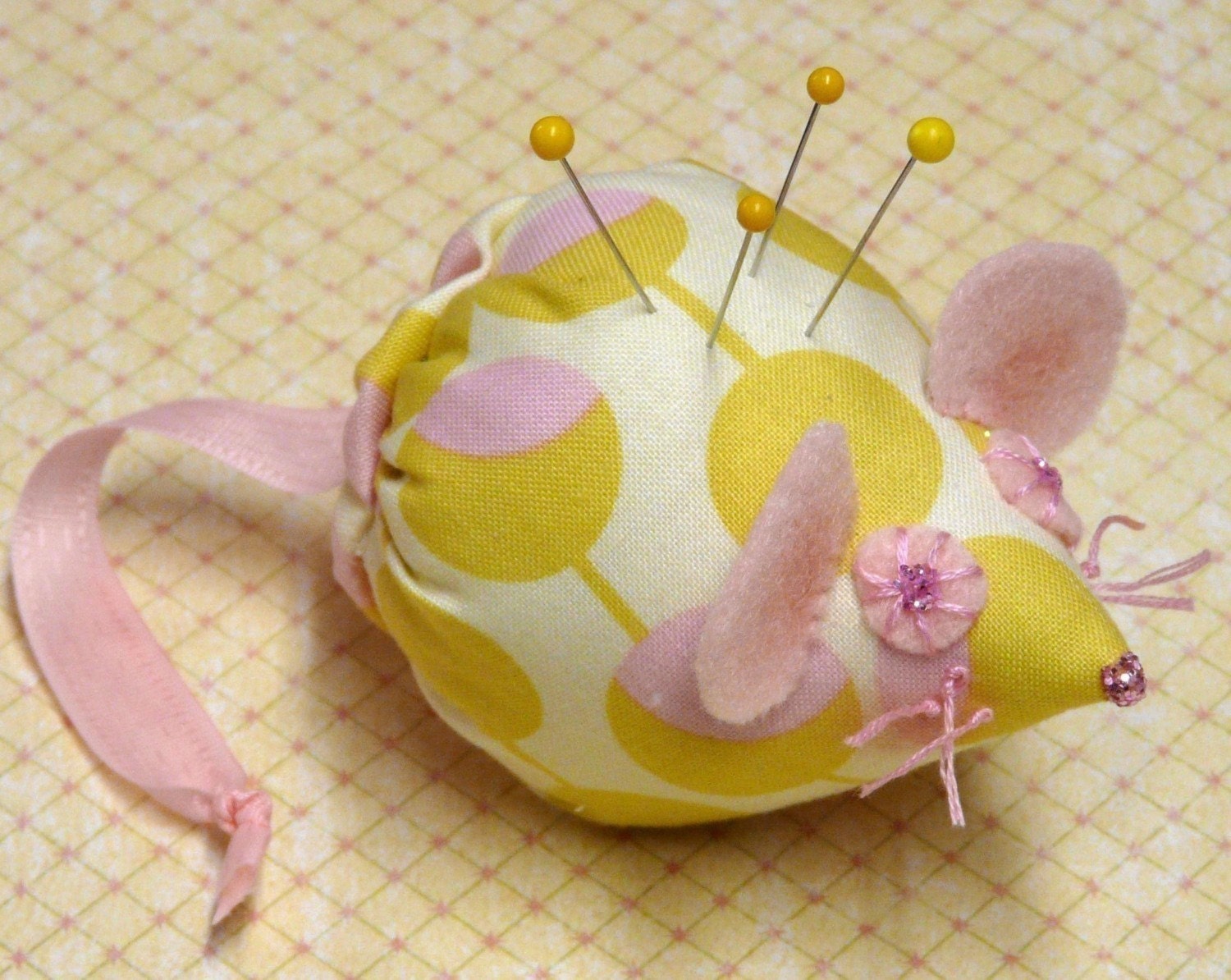 new Mice Pincushion E Pattern - pdf email seam binding ribbon retro Mouse fabric felt wool pin keep doll spring decor primitive